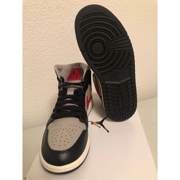 Air Jordan 1 Mid SE Women Nike Air Jordan 1 Mid Women’s Size 7